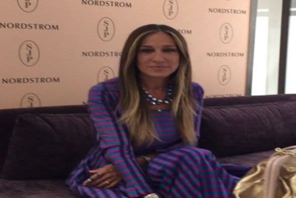 La eterna Carrie Bradshaw llegó a la Isla para presentar su colección de zapatos y conocer sus fans. (fotos: Twitter)