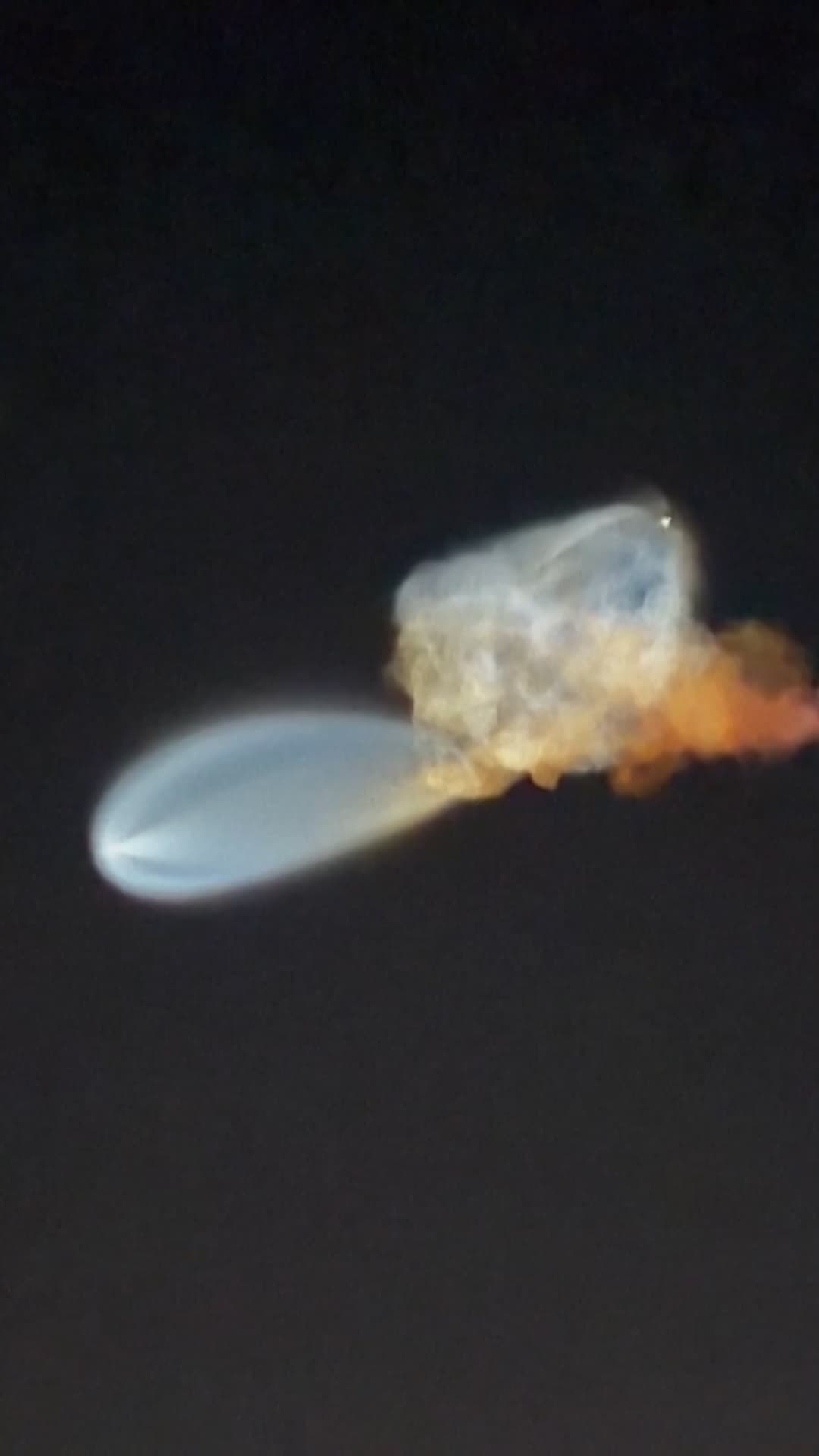 ¿Un ovni? Así iluminó el cielo un cohete de SpaceX en Florida y Louisiana
