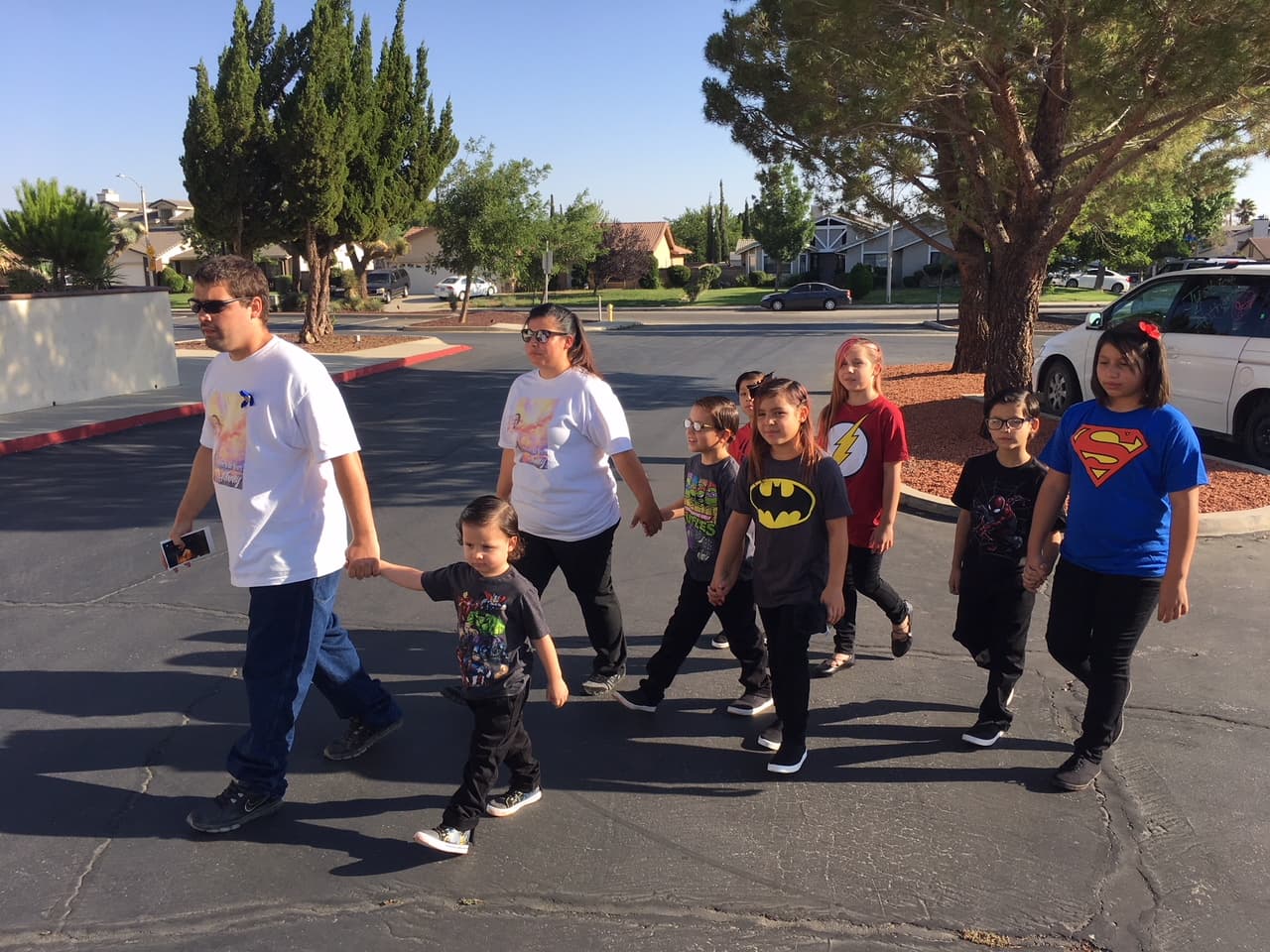 El abogado de la familia está pidiendo que los trabajadores sociales que estuvieron en contacto alguna vez con las denuncias provenientes de la casa de Anthony 
<b><a href="https://www.univision.com/los-angeles/kmex/noticias/abuso-infantil/familiares-de-anthony-avalos-exigen-que-investiguen-a-los-trabajadores-sociales-por-la-tortura-y-muerte-del-nino">sean investigados criminalmente por negligencia.</a></b>