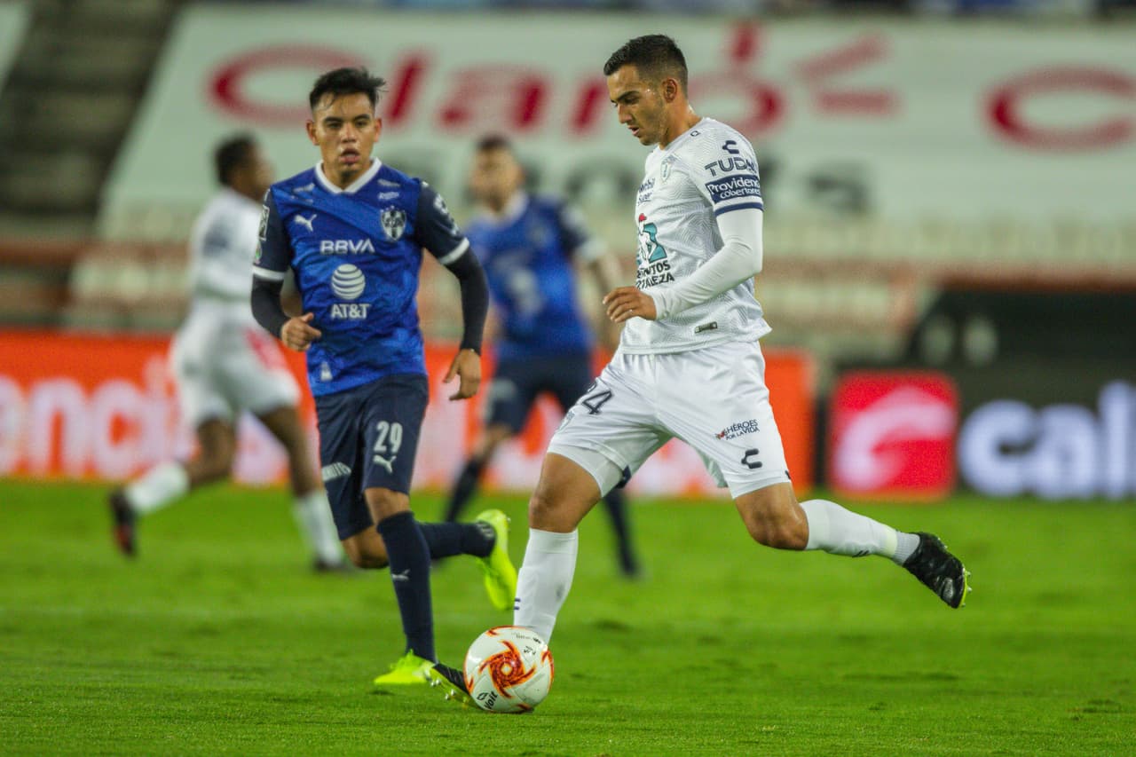 Pachuca continúa con la insitencia y cada vez esta mas cerca del tanto del empate.