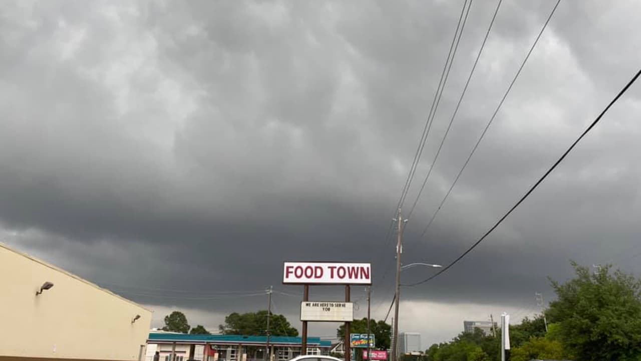Los residentes de los condados Brazoria y Fort Bend fueron avisados por tornado.