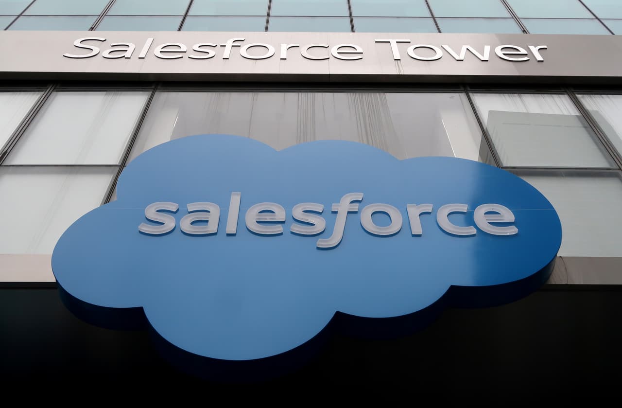 <b>Salesforce (internet). </b>Puesto 4.
<br>
<b>Cantidad de empleados en EEUU</b>: 22,000.
<br>
<b>Principales sedes en EEUU:</b>San Francisco, Indianápolis y Nueva York.
<br>
<b>Habilidades más demandadas: </b>análisis de datos, telemarketing, gestión de ventas.
<br>
<b>Puestos de trabajo con más nuevas contrataciones: </b>ventas, ingeniería y desarrollo de negocios.