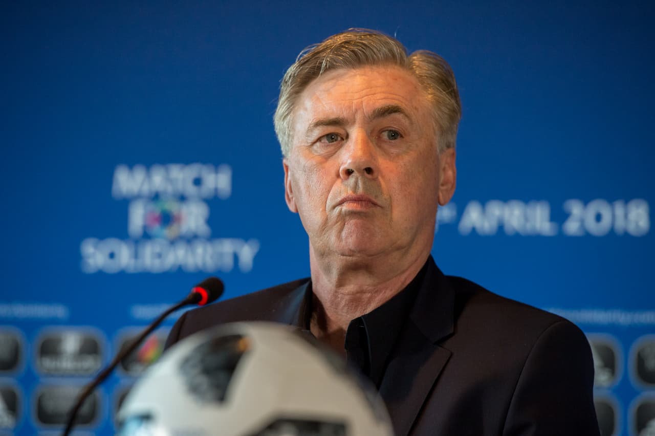 Y todo radicaría en el rumor que pone a Carlo Ancelotti como el nuevo entrenador del club napolitano. Sería una de las peticiones del italiano para llegar.