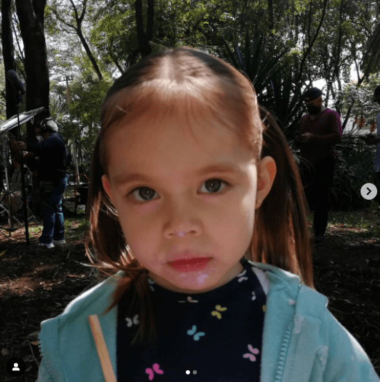 Además del exitoso drama, la nena ha aparecido en producciones como ‘Esta historia me suena’ y ‘Como dice el dicho’. En su perfil social, Mía Hernández se define como una pequeña a la que le gusta actuar, cantar, bailar, modelar y jugar.