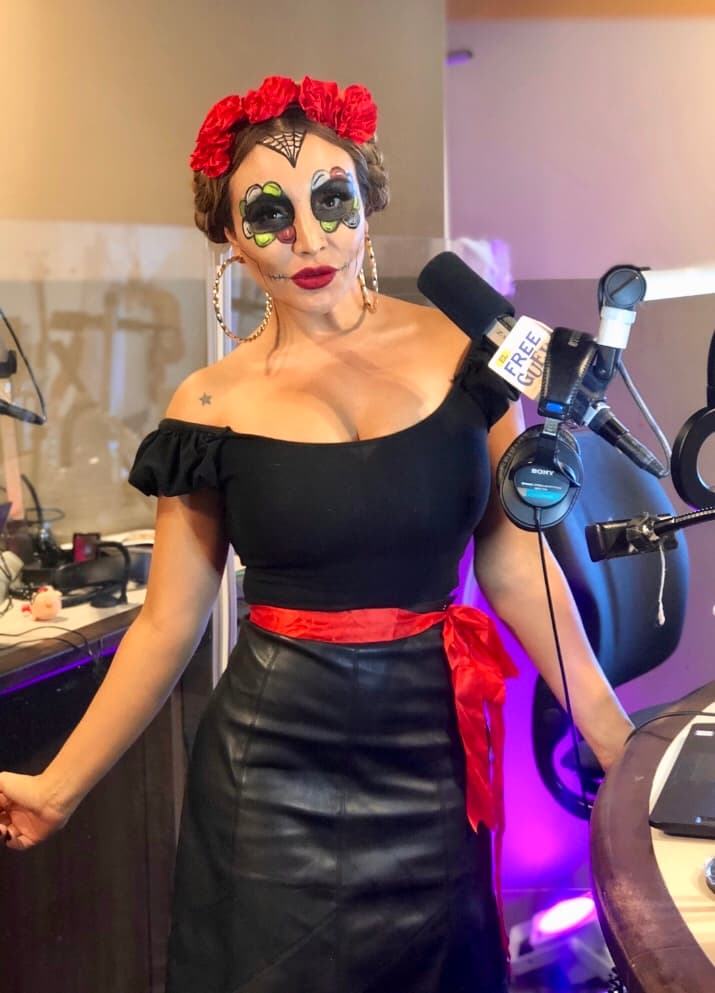 Así llegó nuestra 
<b>Bronquita</b> a la cabina del 
<b>Free-guey show</b>, más que lista para celebrar el 'Día de Muertos'.