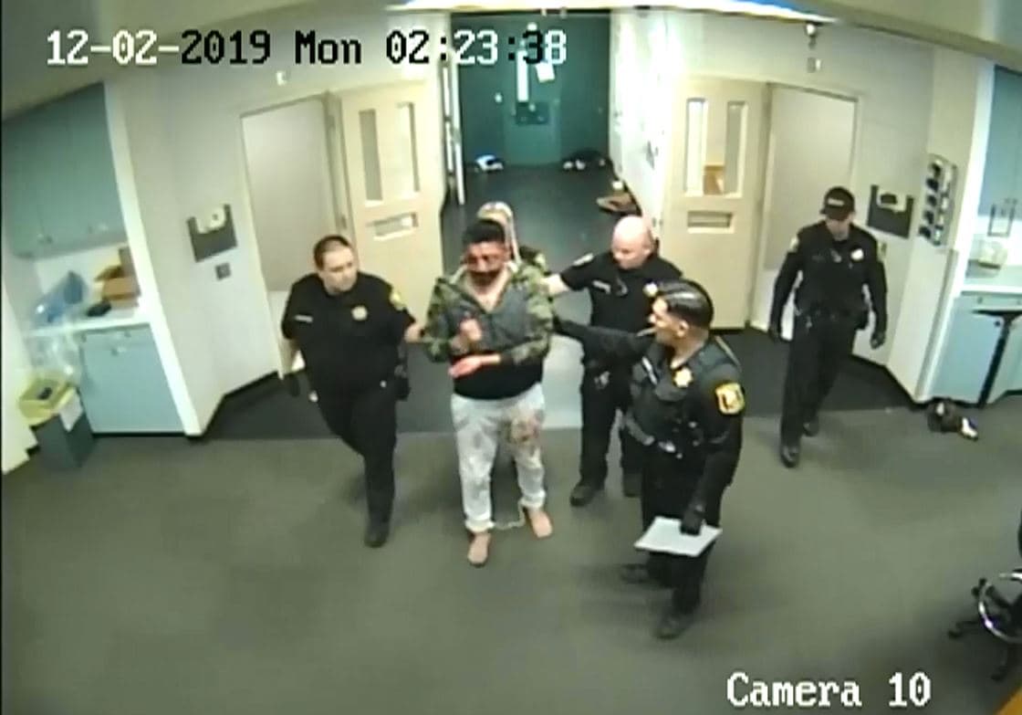Revelan imágenes de la detención de Jacob Servin, quien acusa a oficiales de golpearlo