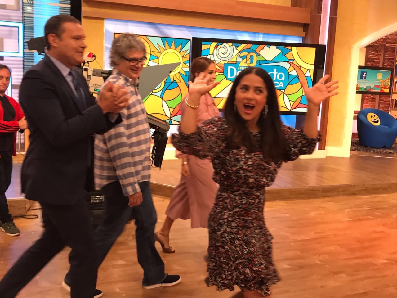 Y con la misma alegría que la recibimos, despedimos a Salma Hayek.