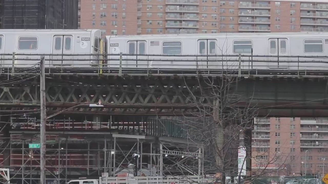 Cerca de las 12:30 pm del miércoles, 
<a href="https://www.univision.com/local/nueva-york-wxtv/descarrila-vagon-subway-estacion-coney-island-brooklyn" target="_blank">se descarriló un tren del subway en la línea F</a>, tras dejar la estación de la Avenida Neptune, en Coney Island, Brooklyn. 
<b>Se trata del segundo descarrilamiento que ocurre en el metro de Nueva York, en 2024</b>.
