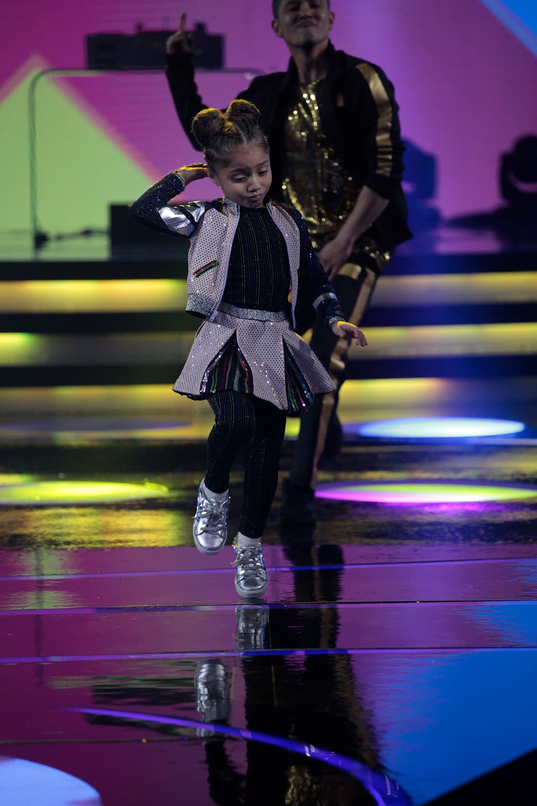 Lo mismo se puede decir de Regina, quien no paraba de brincar y sonreír. Desde que arrancó la competencia, la niña da el mayor de los esfuerzos.