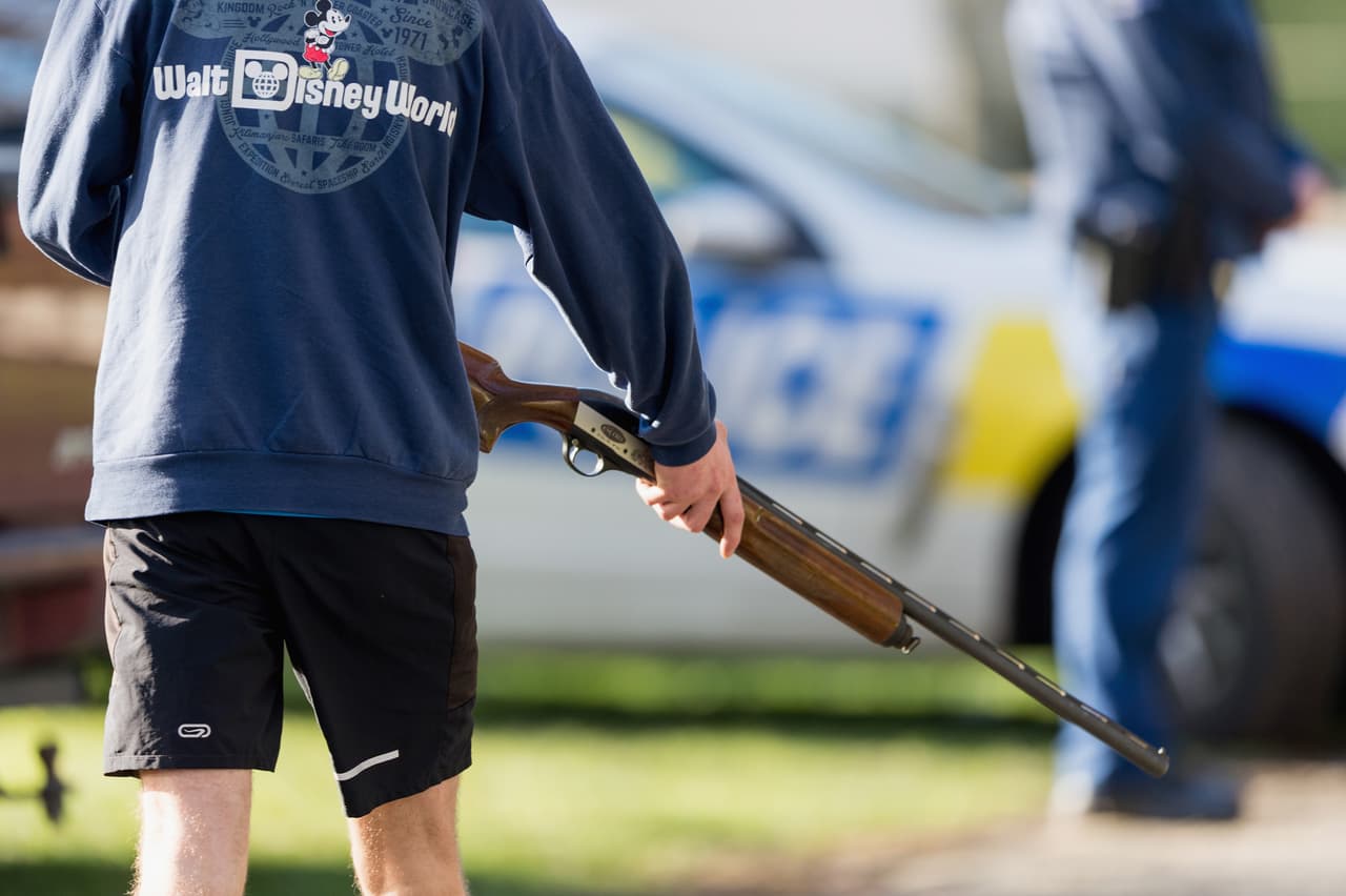 Adolescente se dispara por accidente en el cuello cuando manipulaba una pistola en el condado Harris