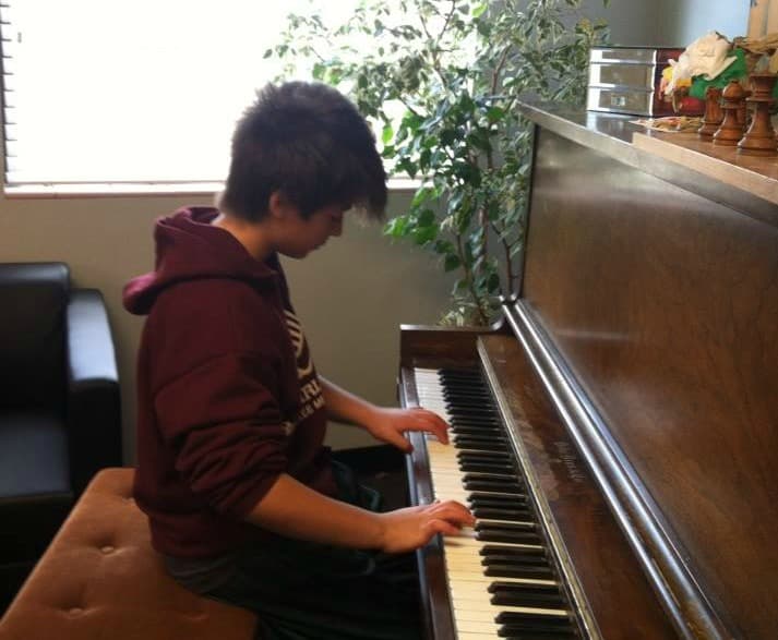 ¿Puede el Estado obligar a mi hijo, un jovencito musculoso, de pelo corto y camiseta, a entrar al baño de las niñas?