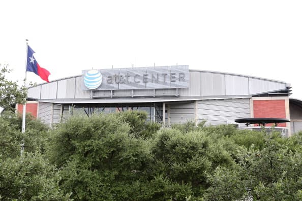 E AT&T Center también impementará el uso obligatorio de mascarillas para quienes deseen entrar a las instalaciones.