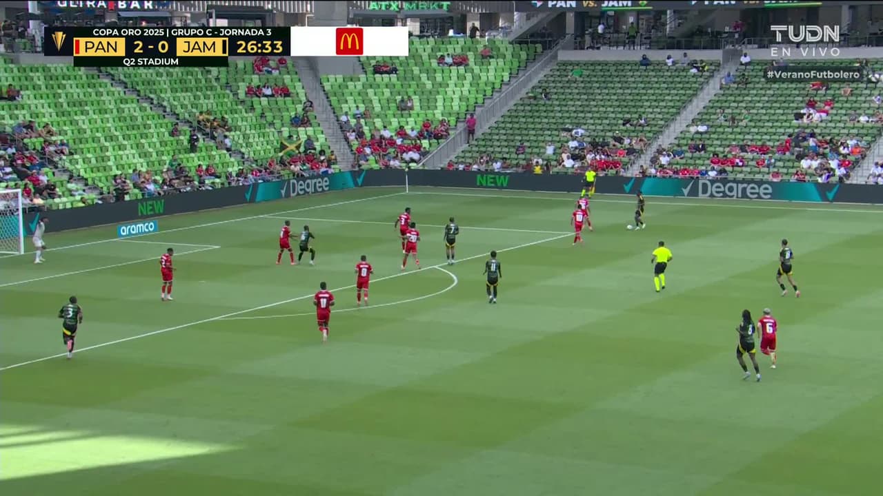 ¡GOL!  anota para Jamaica. Amari'i Bell