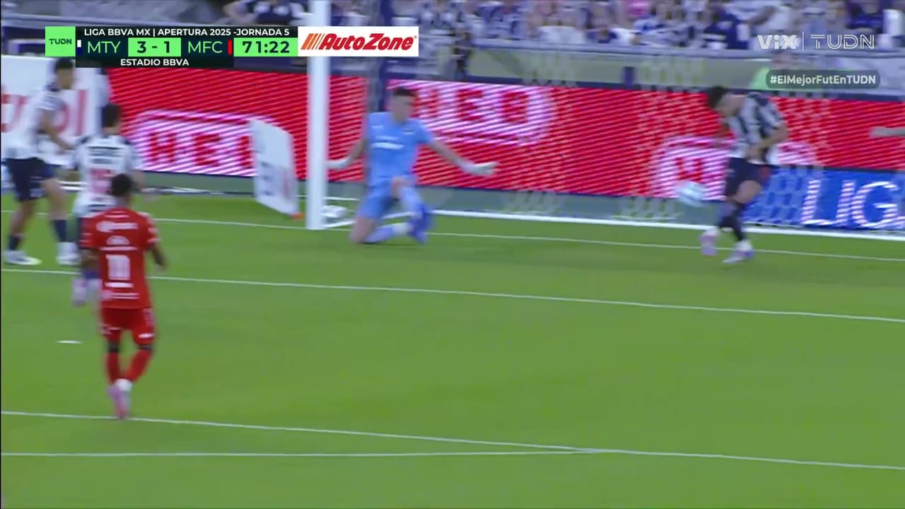 ¡En la línea! Corcho evita el gol de Mazatlán al sacar el balón en la raya