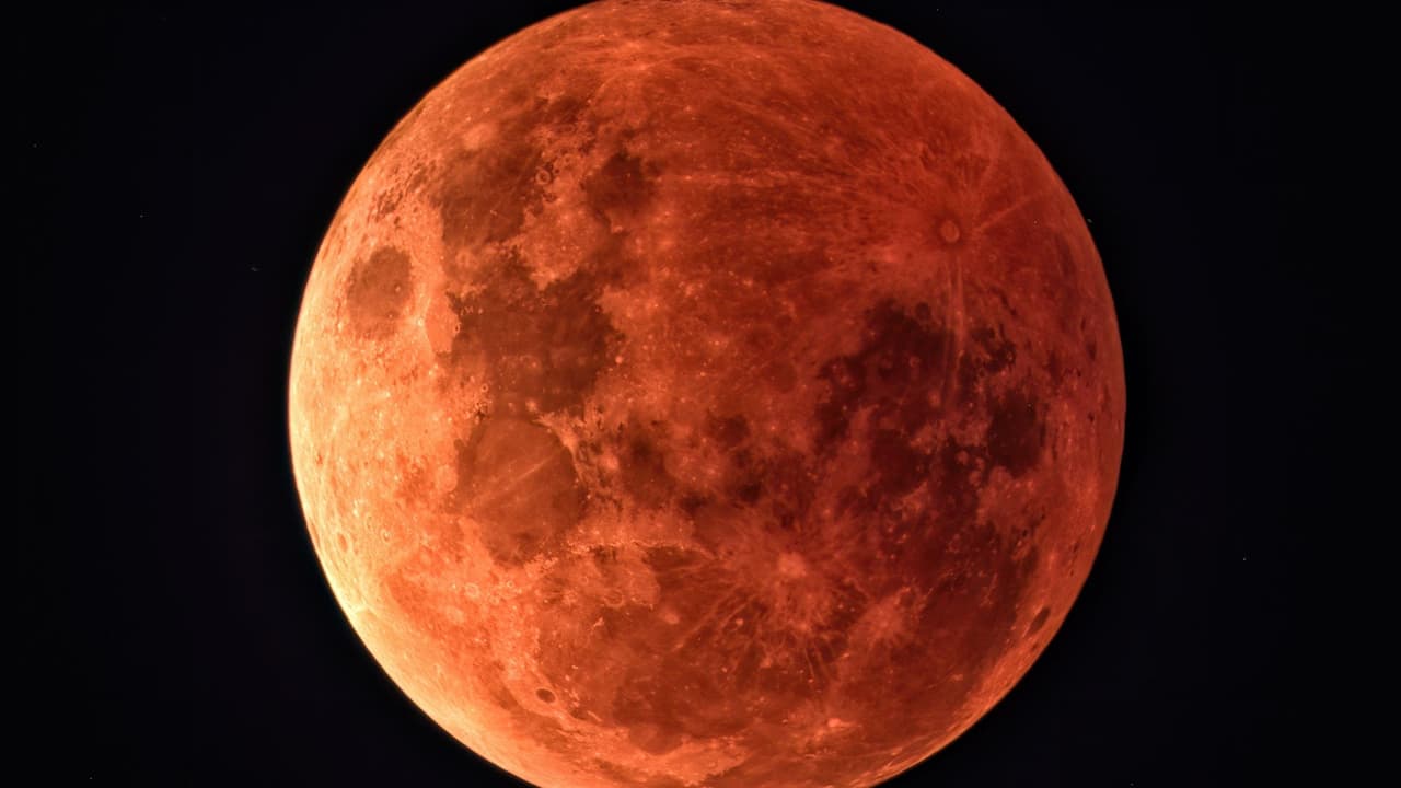 <h2 class="cms-H2-H2"><b>¿Dónde ver el próximo Eclipse lunar de agosto en Estados Unidos y a qué hora será?</b></h2>
<br>Millones de personas en Estados Unidos tendrán la oportunidad de ver un eclipse lunar parcial durante la noche del jueves 27 y la madrugada del viernes 28 de agosto, cuando la sombra de la Tierra cubra casi por completo la superficie de la Luna.
<br>
<a href="https://www.univision.com/local/orlando-wven/eclipse-lunar-de-agosto-2026-cuando-y-donde-verlo-en-estados-unidos">¿Qué estados podrán ver el eclipse?</a>