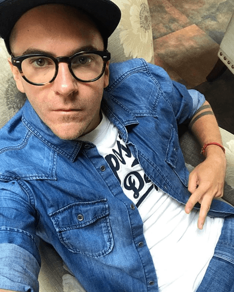 "(Es) Fan de Mijares desde que nació [...] todos los días en su coche trae Mijares; va a un karaoke, canta Mijares. Entonces le dijeron 'mañana viene Mijares a Hoy'. Creo que ni durmió Mauricio", dijo la periodista.