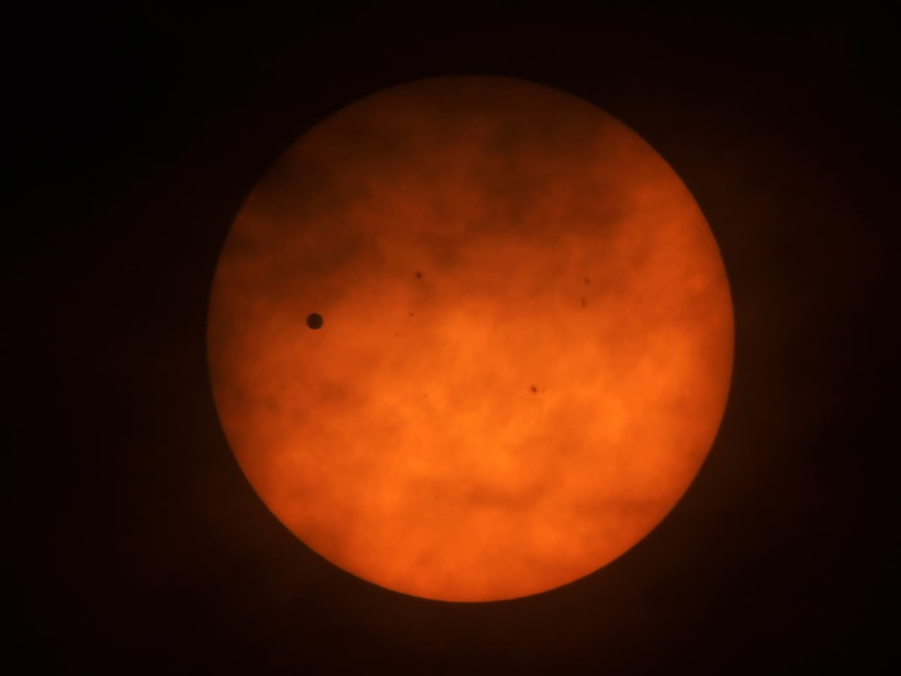 <b>Libra</b>
<br>Usando la energía de Venus
<br>Tu signo librano regido por el planeta del amor sabrá como reaccionar de forma elegante y justa frente al revés. No estarás culpando a los demás, ni tampoco juzgándote tú severamente sino que podrás todo en tu balanza. No siempre la “culpa” está en un lado, y al reconocerlo podrás amigarte contigo mismo.