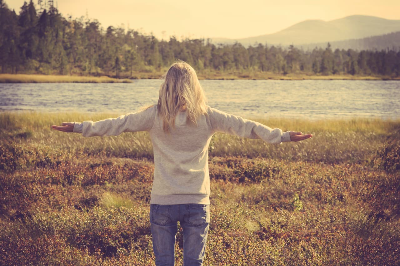 Es tiempo de salir e invitar amigos y juntos realizar actividades en común, mini excursiones, salidas que no habías podido hacer en el pasado por estar atado o atado a otras cosas. Verás que respiras un nuevo sentido de libertad que te insertará nuevamente dentro del mundo de la alegría y el entusiasmo.