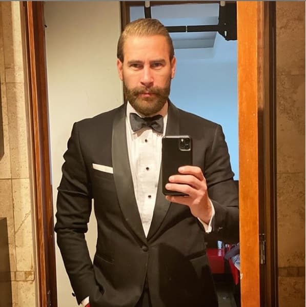 "Eso se va a dar en un momento natural, los tiempos de Dios son perfectos. No quiero tener un hijo, 
<b><a href="https://www.univision.com/shows/despierta-america/carlos-de-la-mota-asegura-que-ya-esta-cansando-de-que-le-den-papeles-de-galan-video" target="_blank">quiero tener una familia</a> </b>y tener una familia es un poco más complicado que tener un hijo. Yo me imagino que eso se va a dar, sé que se va a dar", compartió con 
<b><a href="https://twitter.com/TvsEspectaculos/status/1186416877217562625" target="_blank">Televisa Espectáculos. </a></b>