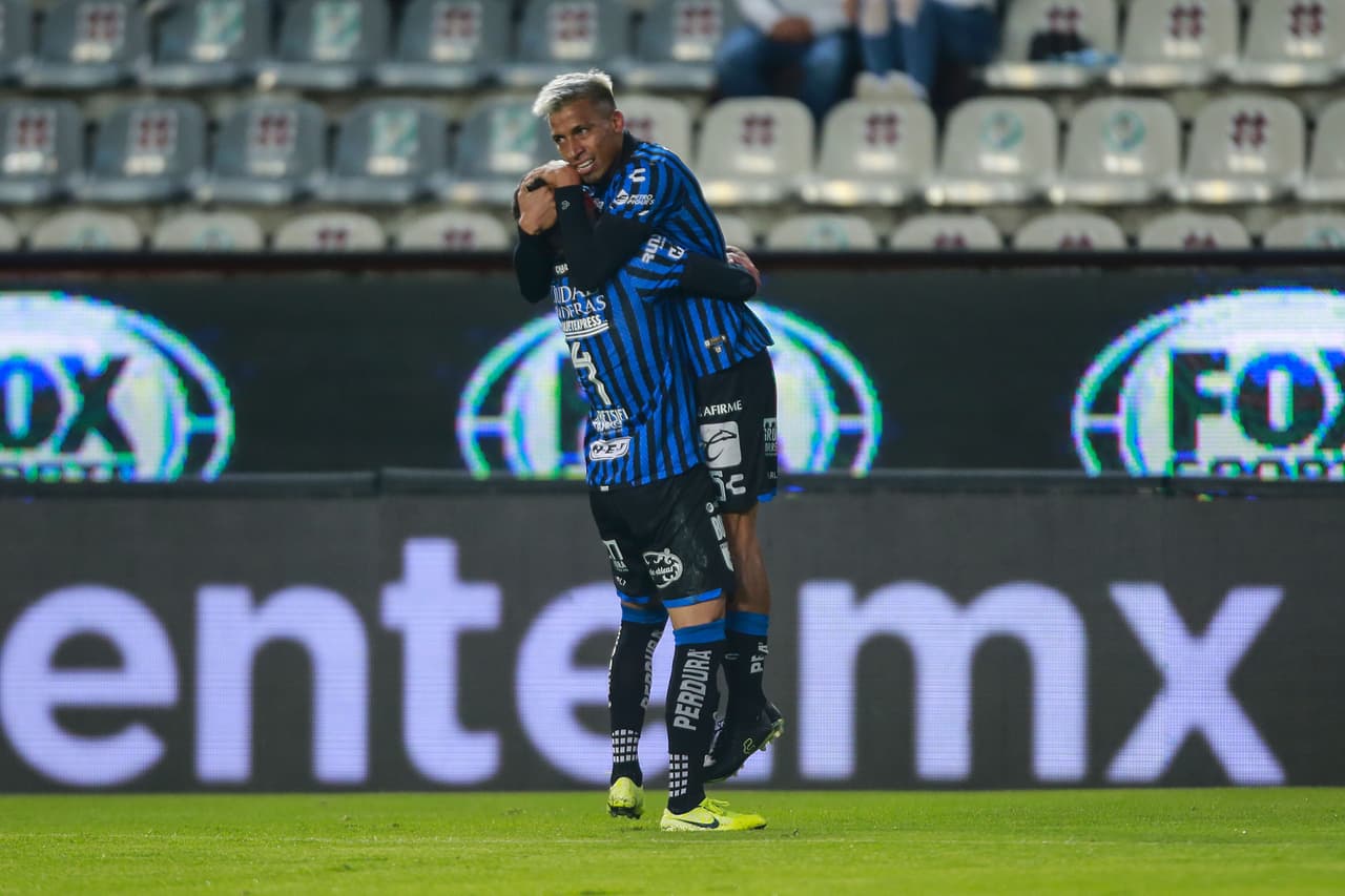 Los Tuzos se fueron con ventaja al descanso tras los tantos de Nicolás Ibáñez y Luis Chávez, pero Ángel Sepúlveda rescató el empate para los Gallos; José Angulo había adelantado a los visitantes.