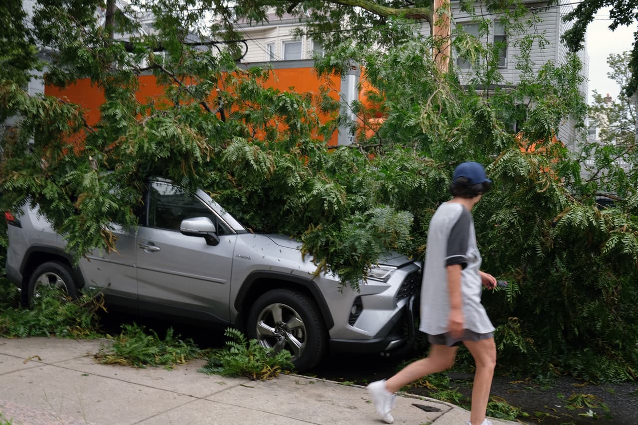 Cerca de 6,000 usuarios sin electricidad en Brooklyn tras el paso de la tormenta tropical Isaías. 
<br>