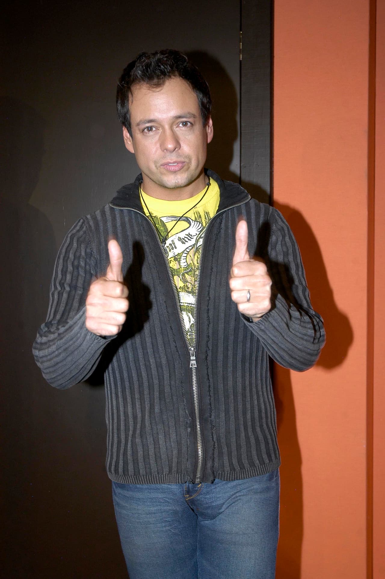 "Eso dijeron, 'es que seguramente no quería pagar su entrada, porque como es actor no quería pagar'. Ni al caso, Rodrigo es una persona que paga absolutamente todo, 
<b>no necesita que le den cortesías</b>. Hasta el antro del Baby’O pagamos para que yo pudiera discutir a gusto", reiteró.