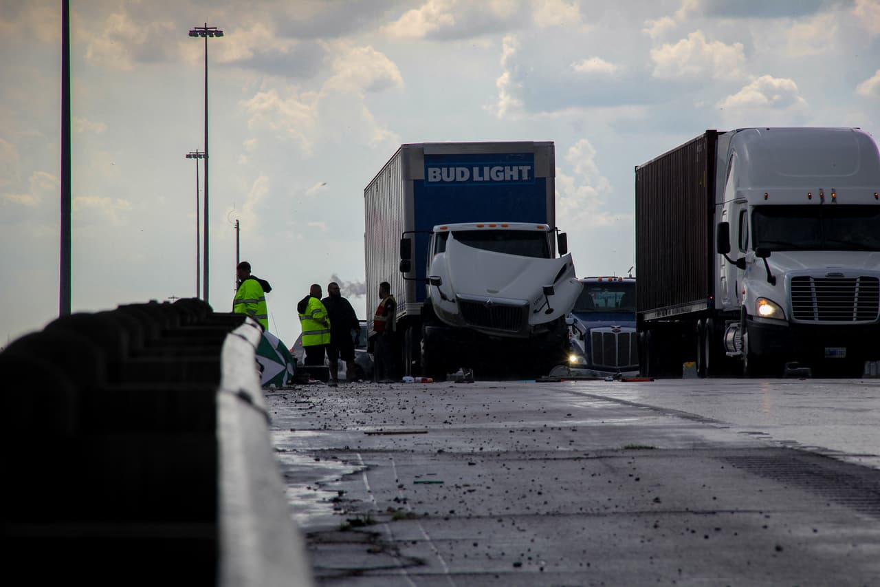Las autoridades le confirmaron a
<b>Univision 45</b> que el conductor del otro camión se quedó en el lugar cooperando con ellos.