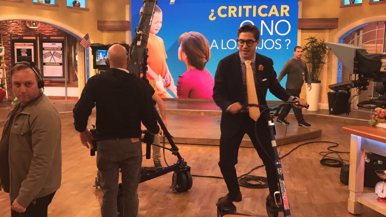 ¿Y qué tal Rodoldo Landeros? Ni la corbata ni el traje impidieron que se divirtiera como el resto.