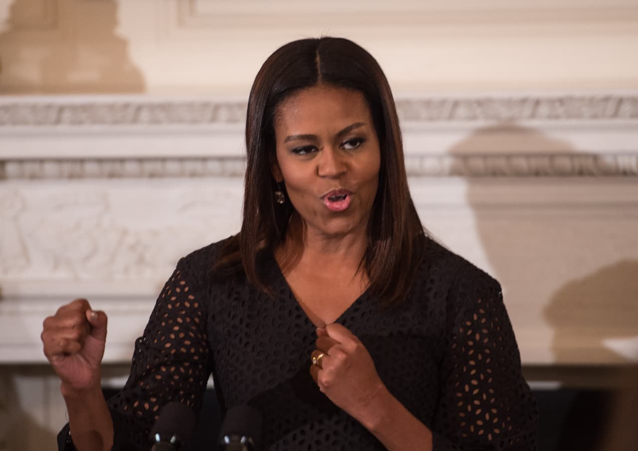 Michelle Obama se ha convertido en ícono de moda en Estados Unidos al agotar todos los diseños que usa.