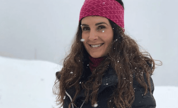 Algunos han considerado que la actriz, de 48 años de edad, aún es joven para interpretar a la mamá de Rubí en esta nueva versión.