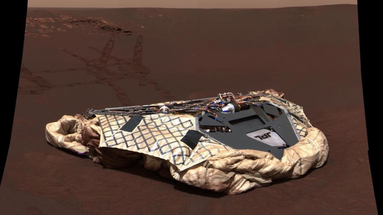 El explorador Oppy tenía el tamaño de un carro de golf y llegó a Marte en el año 2004.