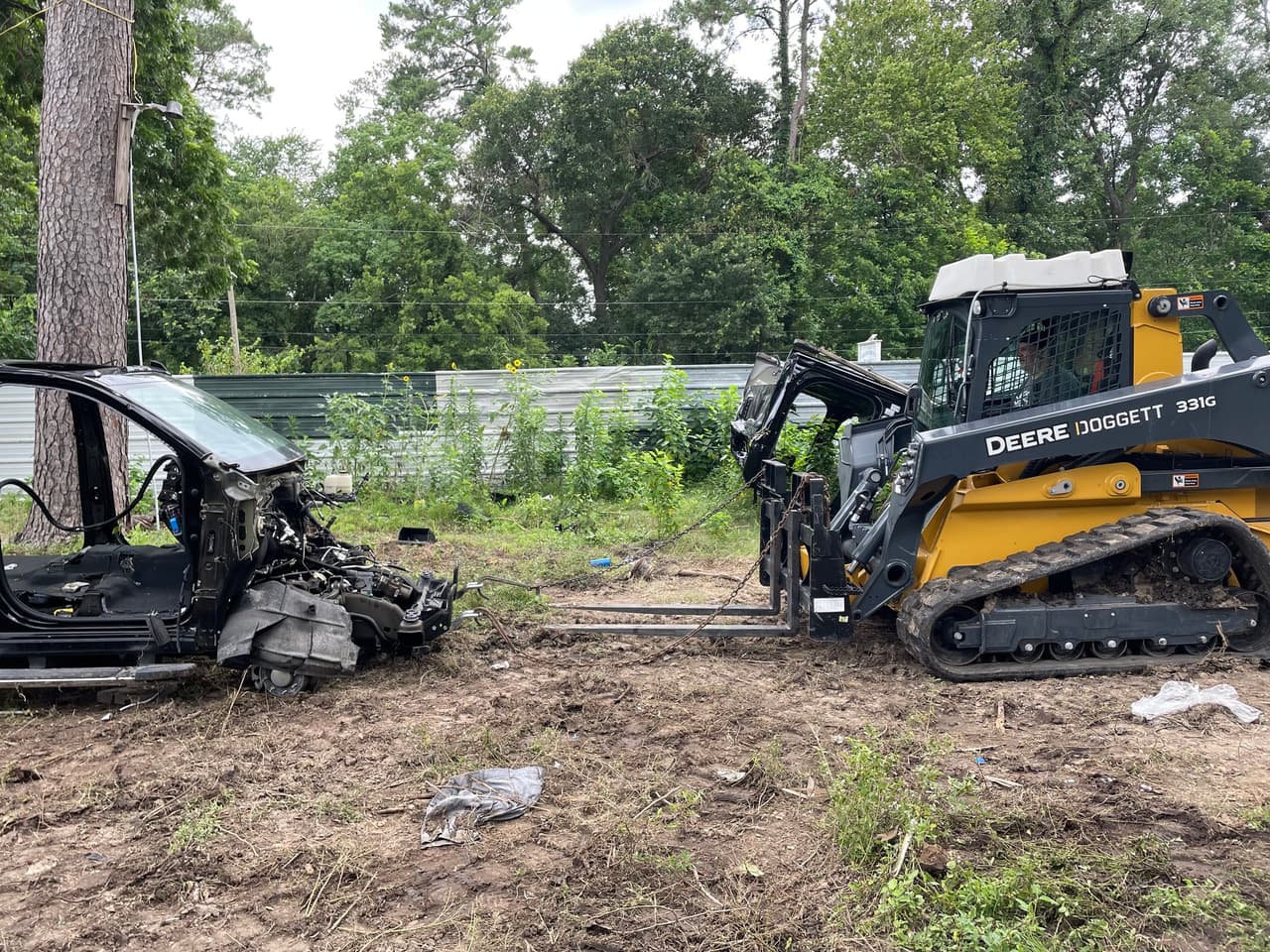 Las autoridades encontraron siete vehículos desarmados o 'deshuesados' en el noroeste de Houston, y eran camionetas pickup GMC Sierra y Chevy Silverado.
