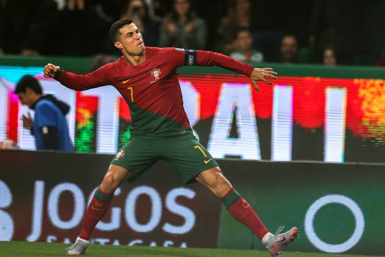 CR7 hace historia al marcar 100 goles con selección en juegos oficiales