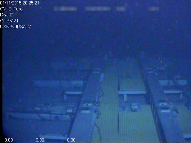 Los restos de la popa dañada del carguero hundido El Faro