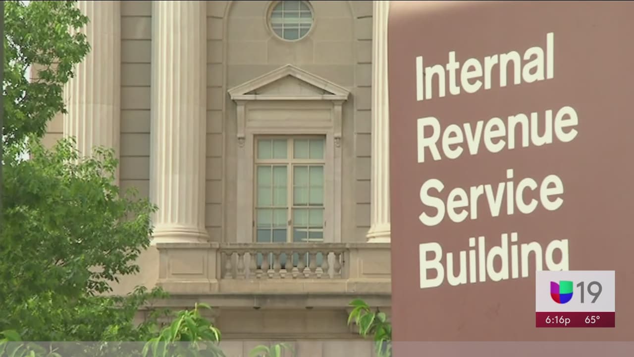 Una representante del IRS informa que el sistema de la agencia todavía no está completamente actualizado para reflejar los cambios de la ley 'Plan de Rescate Estadounidense', la cual incluye los cheques de $1,400 y créditos tributarios de $3,600 por cada hijo dependiente, incluyendo para algunas familias que incluyen a personas indocumentadas.
<br>