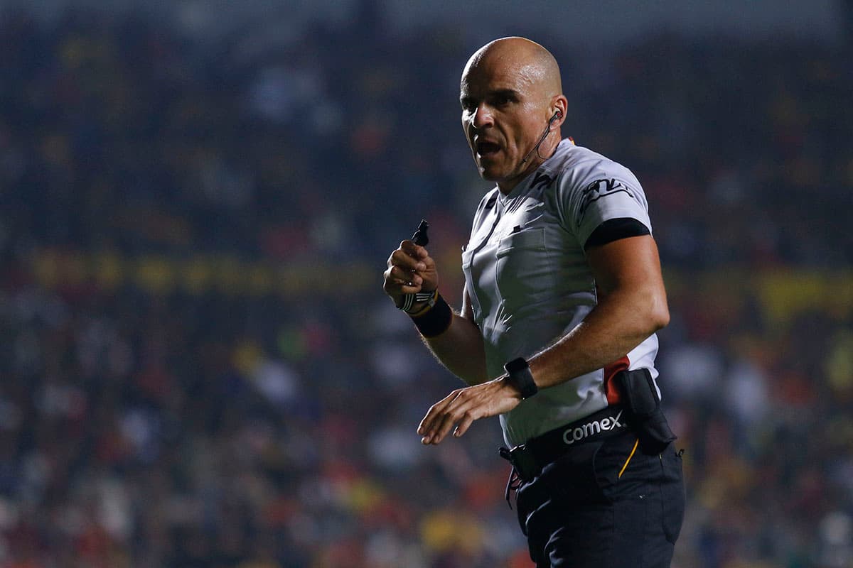 Francisco Chacón será suspendido tras Clásico Nacional en la Copa MX