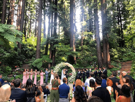 "No pudo haber sido más perfecto. Los amo a los dos. ¡Felicidades Mr. & Mrs. Khourty!", compartió la protagonista de 'Lola, érase una vez' junto a esta foto de la ceremonia, en su cuenta de Instagram.