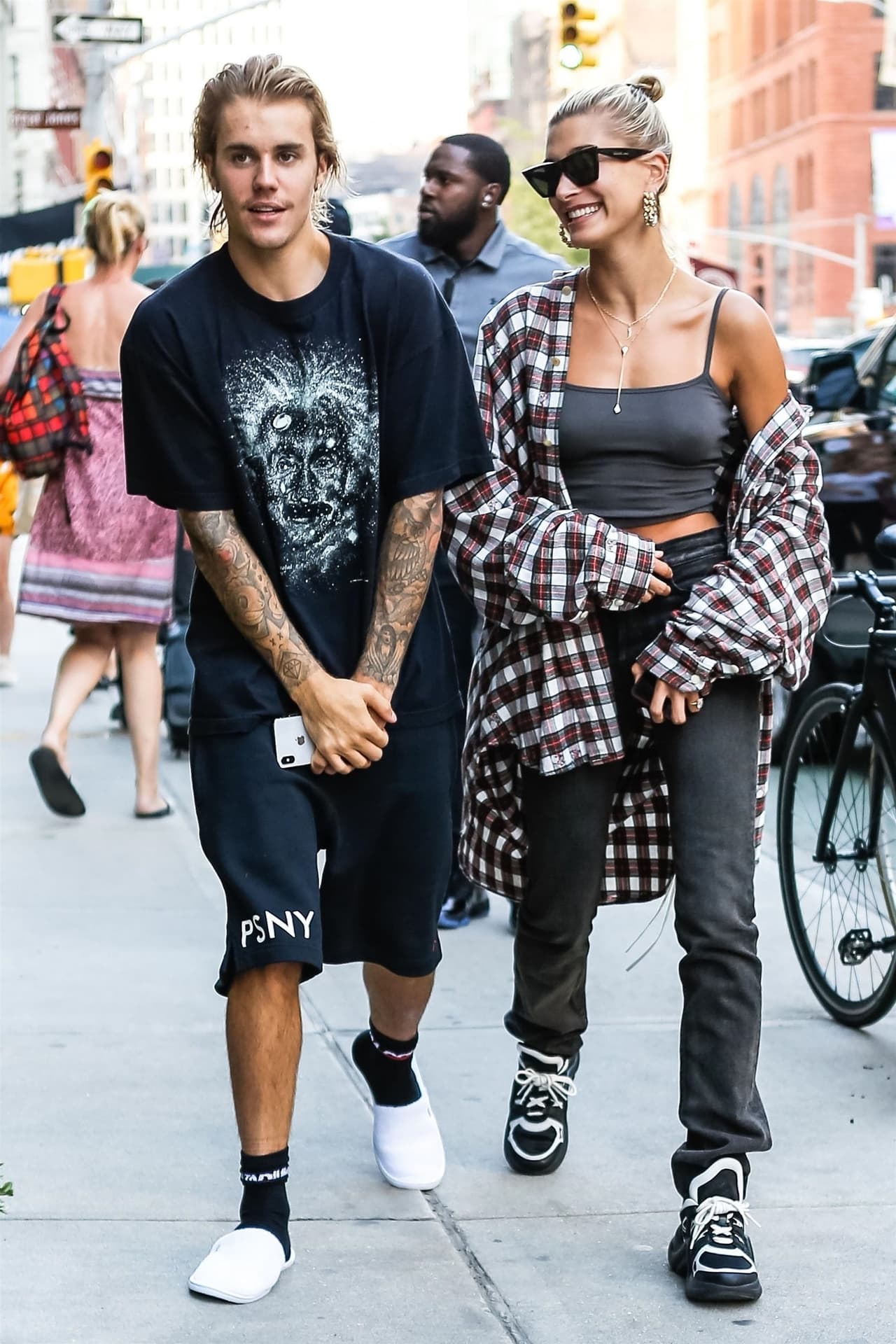 Incluso la modelo comentó que al inicio de su matrimonio con el cantante de 
<b><a href="https://www.youtube.com/watch?v=kffacxfA7G4">'Baby'</a></b> no fue tan sencillo porque
<b> </b>demasiada gente opinaba sobre ellos.