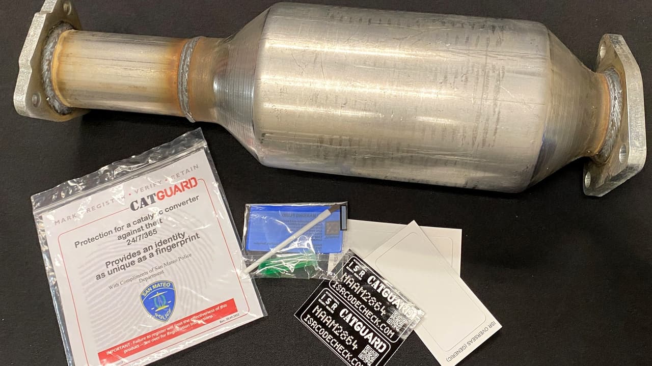 Policía de San Mateo regala kits caseros para prevenir el robo de convertidores catalíticos