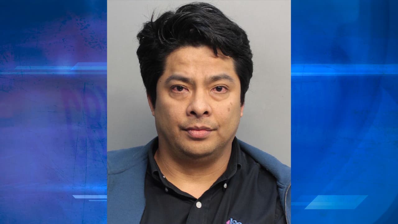 Arrestan a gerente de restaurante por cámara oculta en baño de mujeres