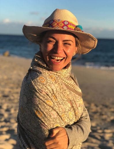 "[...] Justamente porque pues a los 20 años... quería yo trabajar y hacer cosas, salir de antro, ir con mis amigas. Dormía al chamaco y lo dejaba, me iba. Llegaba a las 6:00 de la mañana y lo despertaba para irnos a la escuela y así [...]", aseguró.