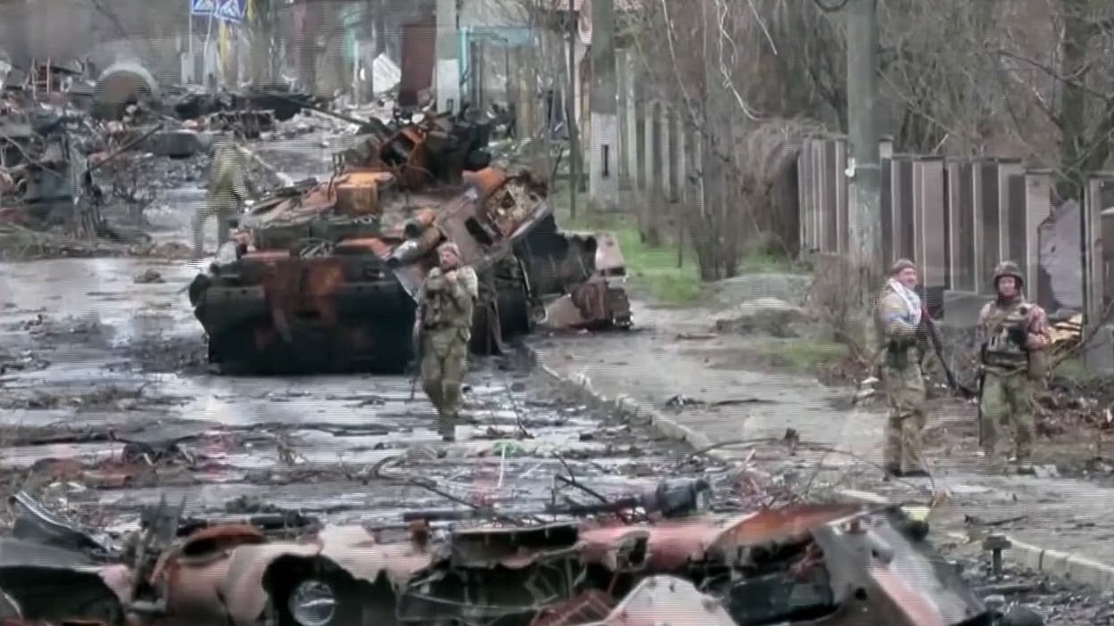 Cuatro años de guerra en Ucrania: Posturas irreconciliables y un orden internacional en crisis