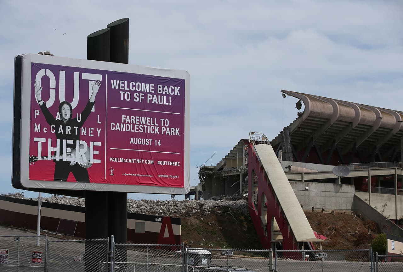 La demolición de la excasa de los Gigantes y los 49ers llegó a su fase final.