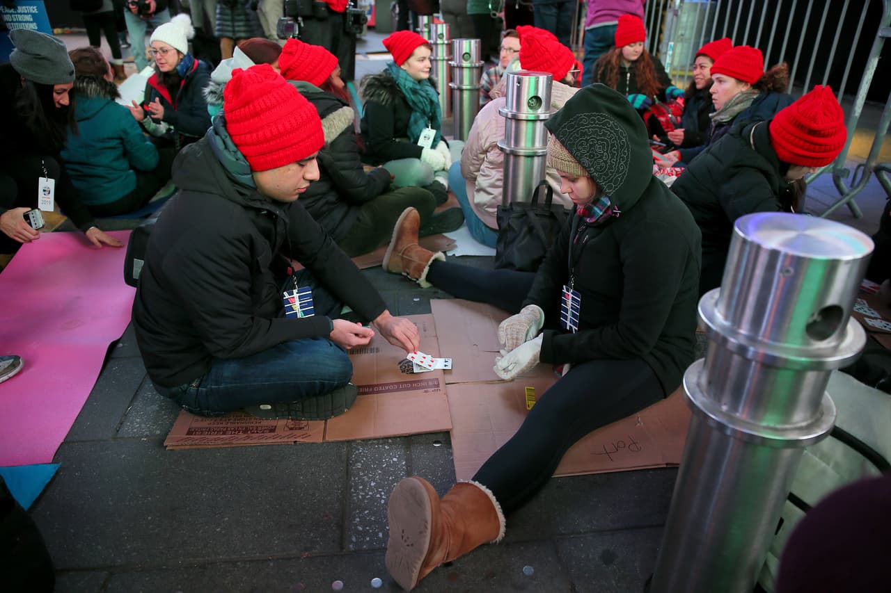 El acto fue iniciado para crear conciencia y recaudar dinero para las personas sin hogar.