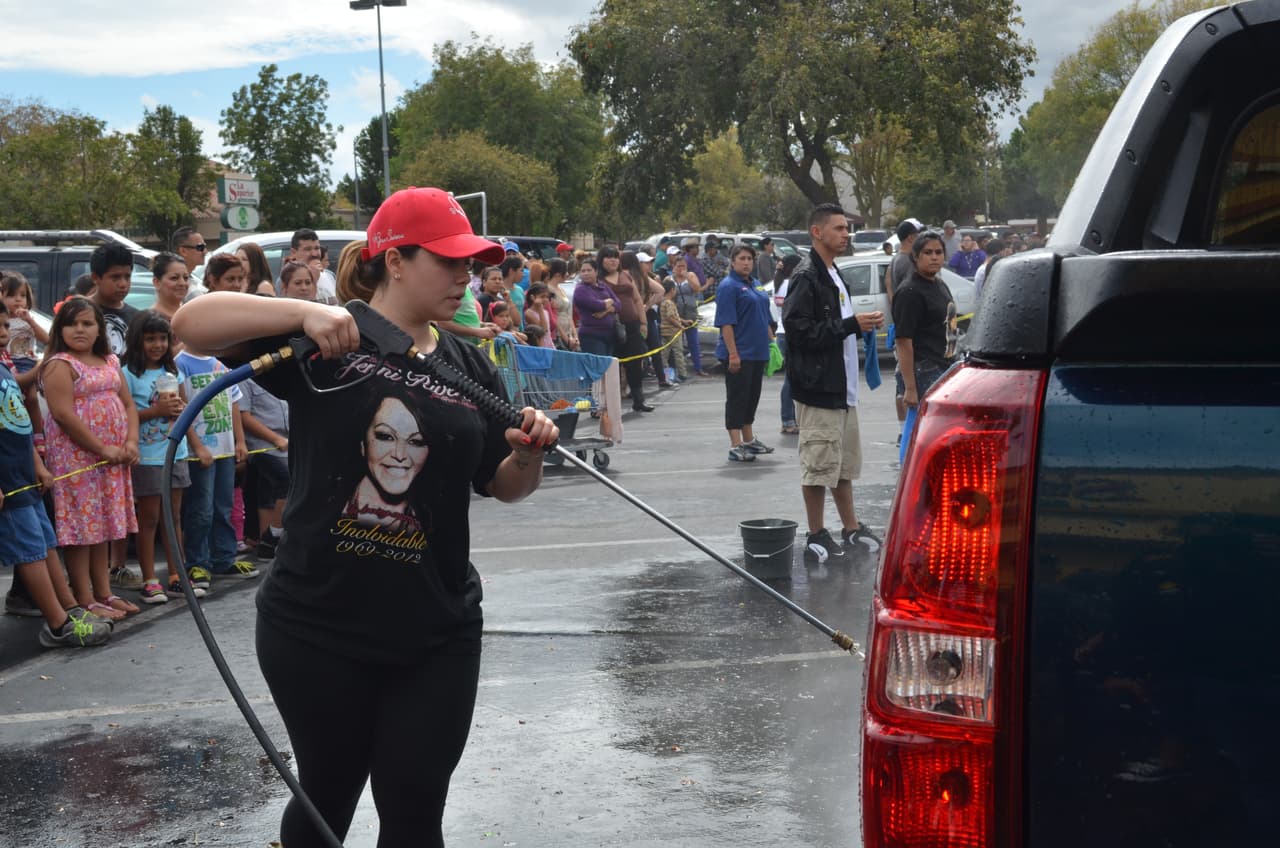 Chiquis Rivera comenzó oficialmente su carrera musical en 2014. Su debut fue con el tema 'Paloma blanca' como tributo a su madre fallecida en 2012.