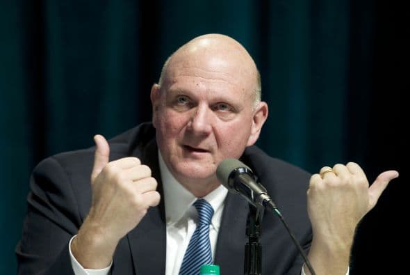 <b>Puesto 8. Steve Ballmer</b>
<br>
<br>Patrimonio: 119,000 millones de dólares.
<br>
<br>Según Bloomber, el ex CEO de Microsoft y dueño de los Clippers de Los Ángeles aumentó su fortuna 38,400 millones de dólares en los últimos 12 meses. 
<br>