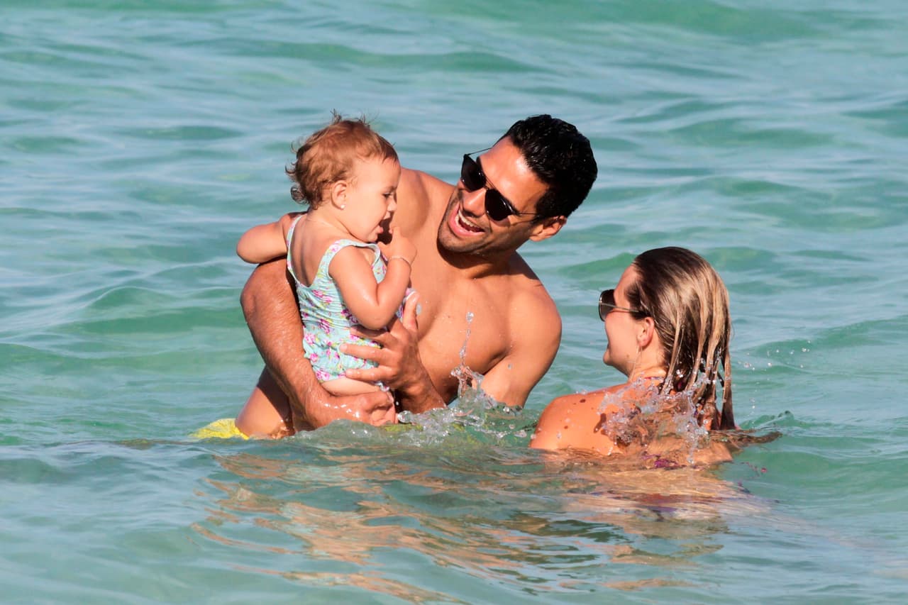 Oops! Le entraron unas gotitas a la boca.