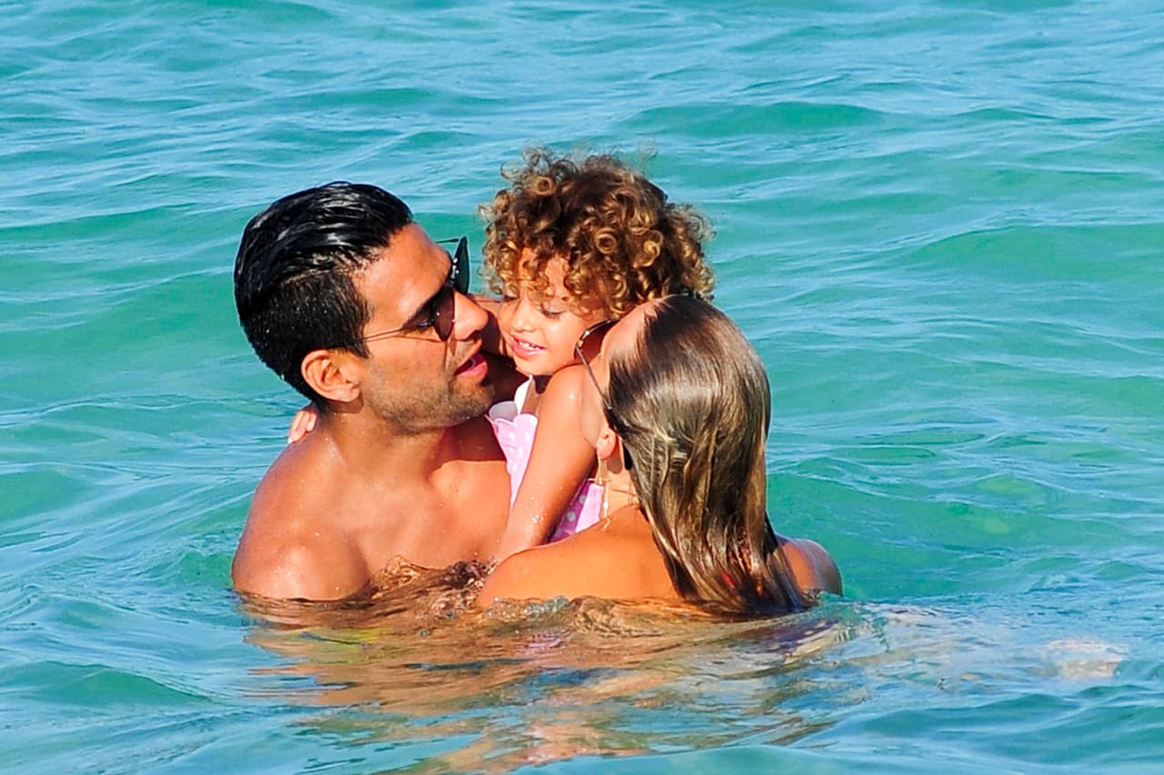 Su esposa se unió a la diversión.