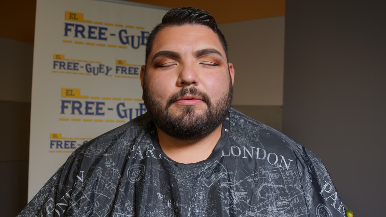 El Tambochi pago la apuesta contra El Compa Ivan cambiando de 'look' por un día.