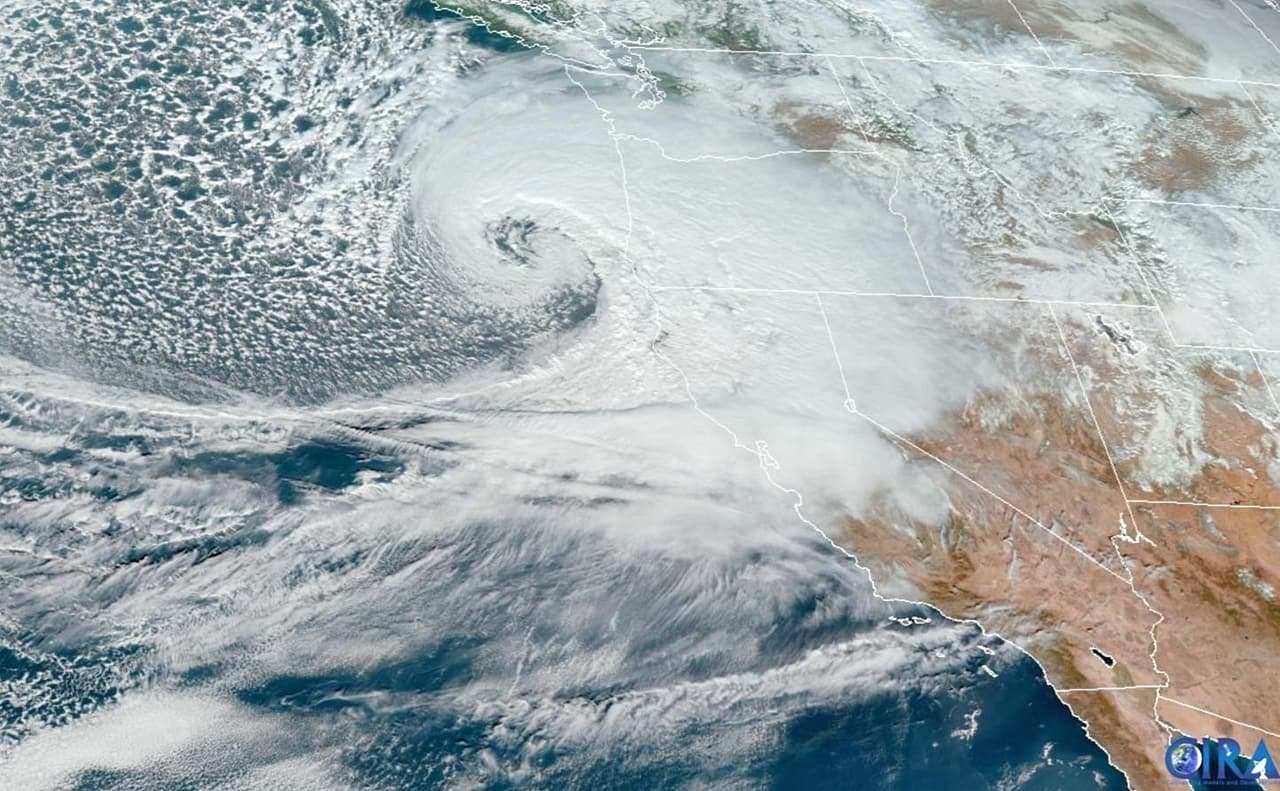 Aunque falta casi un mes para el comienzo oficial de la temporada de invierno, millones de estadounidenses (muchos de ellos en California) ya enfrentan duras condiciones climáticas en gran parte del país por las tormentas que llegaron en conjunto durante la semana de Acción de Gracias.